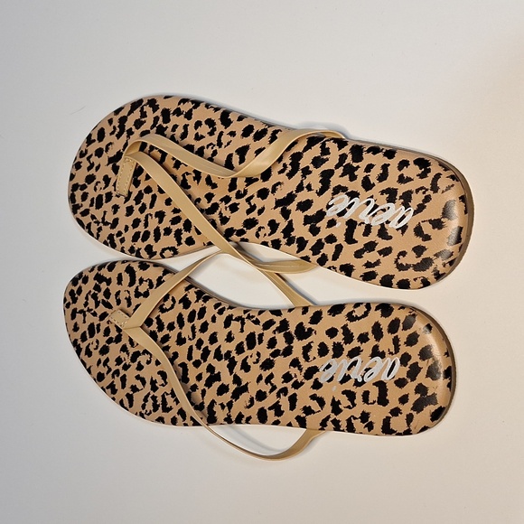 Aerie Leopard Print Flip Flops Sandals - Picture 2 of 7